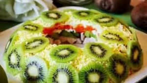 Салат с киви и курицей «Малахитовый браслет» РЕЦЕПТ ПРИГОТУВАННЯ В ОПИСАХ