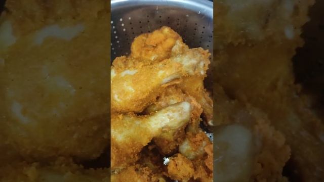 Курочка во фритюре, вкусно?#курица #жаренаякурица #фритюр