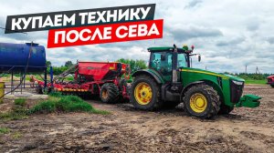 "Вылизываю" сеялку Rapid A600C после трёх дней сева. "Умер" трактор ДТ-75д.