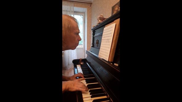 Дядя играет мелодию Вивьен - Маленькие радости 29 07 2023 смотреть онлайн