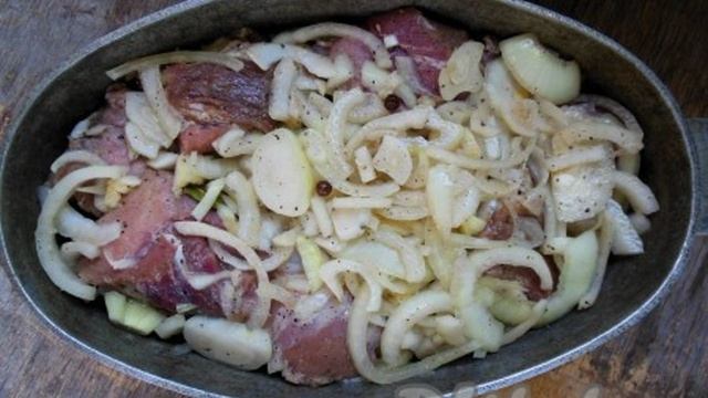 Свинина, запеченная кусочками в духовке