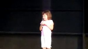 Девочка поет песню Тины Тернер (Глория Геймер)