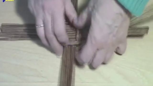 Видео-урок 3 - Плетем круглое дно из газетных трубочек. Видео-урок 3. смотреть онлайн