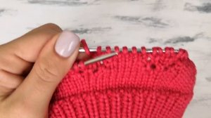 Красивая шапка бини спицами.