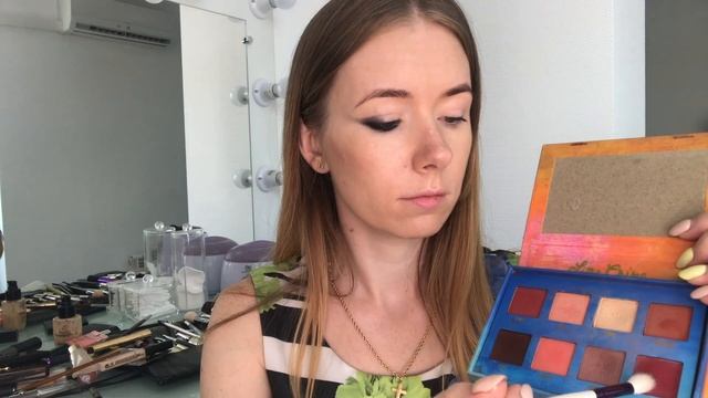 Вечерний макияж, растушеванная стрелка, клею пучки! смотреть онлайн