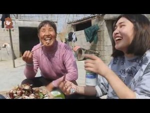 Китайская красавица хочет замуж: разговоры под ракушки с пивом