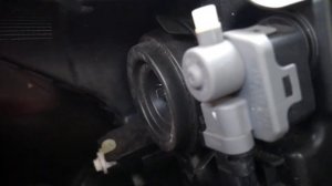 Headlight bulb replacement - Nissan e-NV200