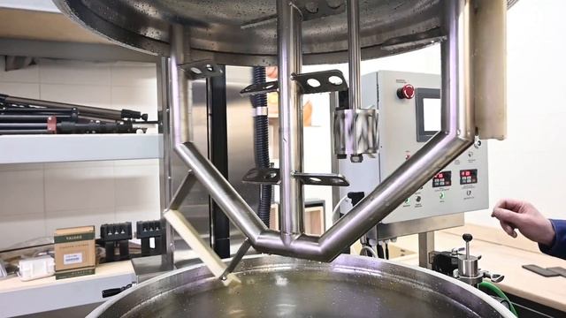 «Смеситель компонентный с донным гомогенизатором» и пневматическим подъемным механизмом крышки смотреть онлайн