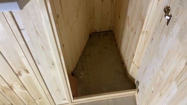 Раздвижное остекление балкона . Отделка балкона вагонной .