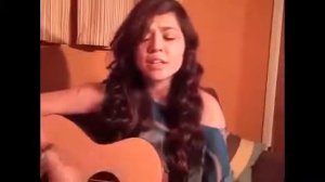 Очень красивая девушка поёт и играет на гитаре! Популярные каверы