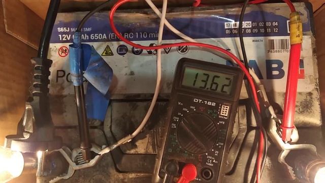 Восстановление аккумулятора с помощью зарядного устройства Кедр Авто - 10 в режиме десульфатации. смотреть онлайн