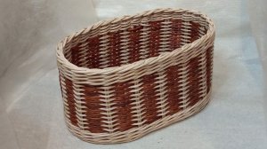 МК. Овальная коробка вертикальные полоски из бумажной лозы. #56