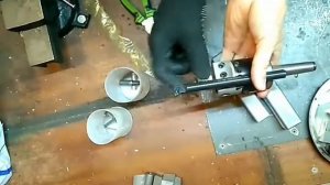 Токарный расточной резец со сменными пластинками в расточную головку для фрезера