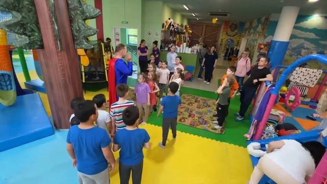 Праздник детства, спорта для детей Космос отделение настольный теннис. Супер герой и Эльза в гостях смотреть онлайн