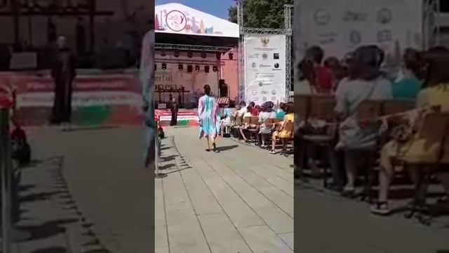 Fashion Show Batik SOEMMA di Festival Indonesia Moscow 2017 di Hermitage Garden Moscow. смотреть онлайн