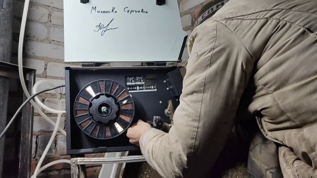 Замена катушки проволоки на полуавтомате Аврора Динамика 1600 смотреть онлайн