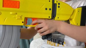 Необычный челлендж от папы: Нерф батл @BROS SHOW