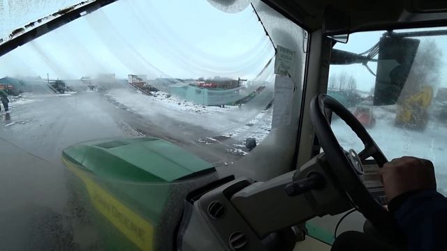 Пришёл новый трактор Джон Дир 8R 310. Меняем сальник переднего моста на моём тракторе.