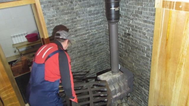 Как и зачем обкладывать железную печь кирпичом?