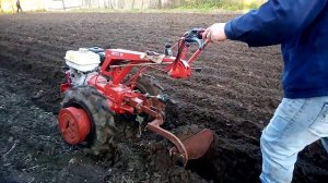 Мотоблок МТЗ Осенняя вспашка огорода  Продолжение  Часть  2
