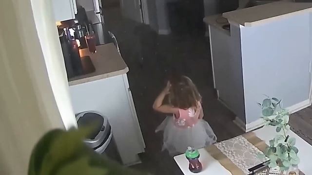 Интересные случаи, случайно попавшие на скрытые камеры смотреть онлайн