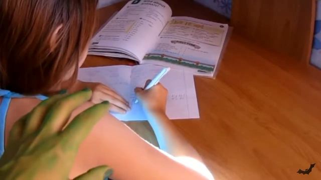 Выросли зелёные пальцы! И эти зелёные пальцы чуть не задушили девочку!! City News TV