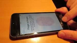 Как обмануть сенсор отпечатков на iPhone 5S?