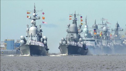 Главным событием Дня ВМФ стал грандиозный парад в Санкт-Петербурге и Кронштадте