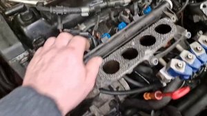 VW Passat B4 1.6 i - снимаем форсунки.