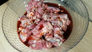 Зимний шашлычок из баранины в гранатовом соусе.