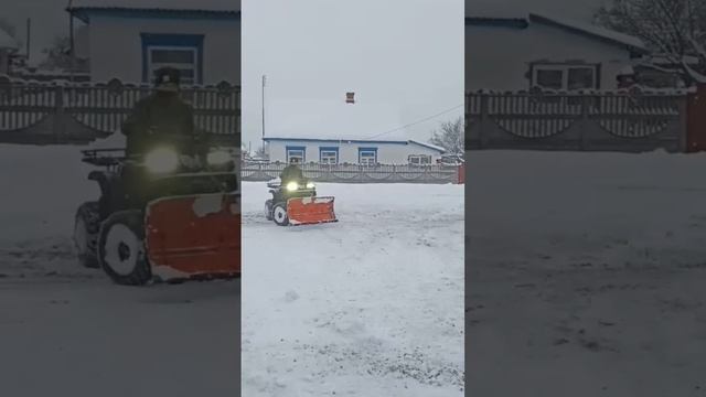 Отвал на квадроцикле, вот так надо чистить снег!#квадроцикл #снег #зима смотреть онлайн