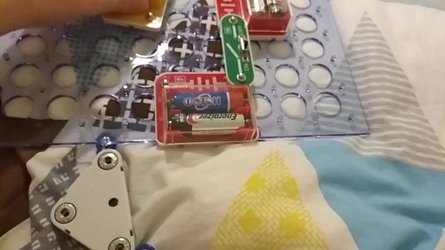 Собираю радио из электронного конструктора Знаток смотреть онлайн