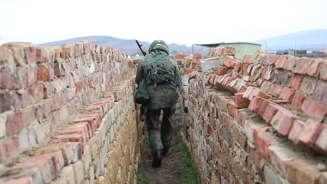 Морпехи Каспийской флотилии выполнили учебные стрельбы из автоматов Калашникова на полигоне Аданак