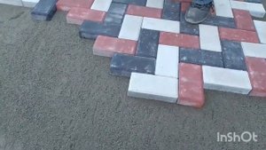 Укладка тротуарной плитки кирпичик три цвета
