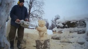 Медведь из дерева бензопилой