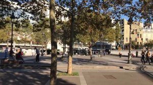 Tourists in Paris... Place de la Bastille