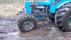 Трактор на болоте