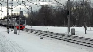 Электропоезд ЭД4М-0457 рейсом №6228 Москва-Белорусская - Лобня