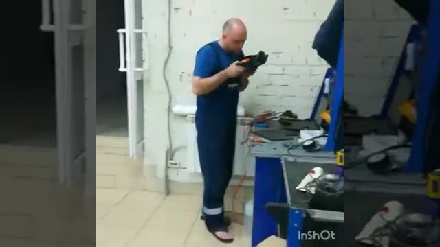 Mercedes W124E320.Ставим акустику. смотреть онлайн