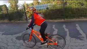 Трюки на велосипеде дети ( Матвею 3 года )