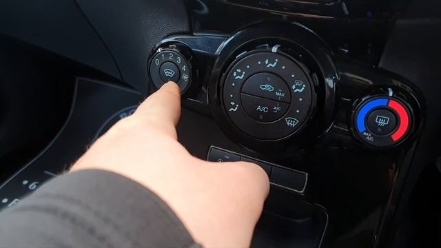 2013 (13) Ford Fiesta 1.0 Zetec 5Dr in Colorado Red. 1 Local Owner. 47k Miles. 4 Services. £5850 смотреть онлайн