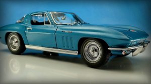 Chevrolet Corvette 1965 / Масштаб 1:18 / Maisto /  Модель ретро автомобиля