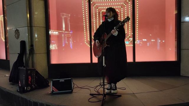 PALINA - Сарафан - Кавер песни спела под гитару уличный музыкант "Сова" на улице Петровка в #Moscow