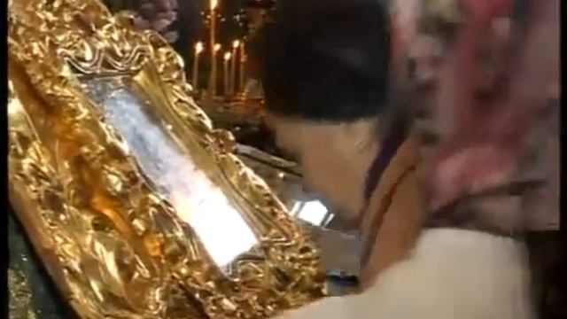 В Красный Луч привезли святыню с Молченского монастыря.