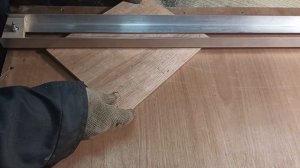 приспособление для ровного пропила лобзика