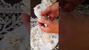 Розы и пионы из фарфора parian