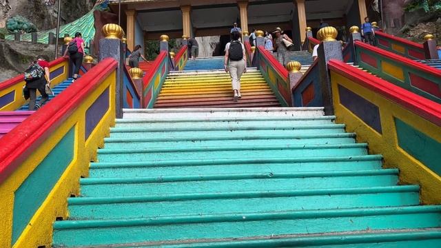 Пещеры БАТУ. Мартышки преследуют!  Куала-Лумпур (Малайзия) смотреть онлайн