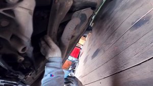 Е39 замена МКПП и комплекта сцепления 1фрагмент