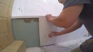 Облицовка экрана под ванной плиткой. Монтаж ревизионного окна с установкой люка, плитки на магнитах