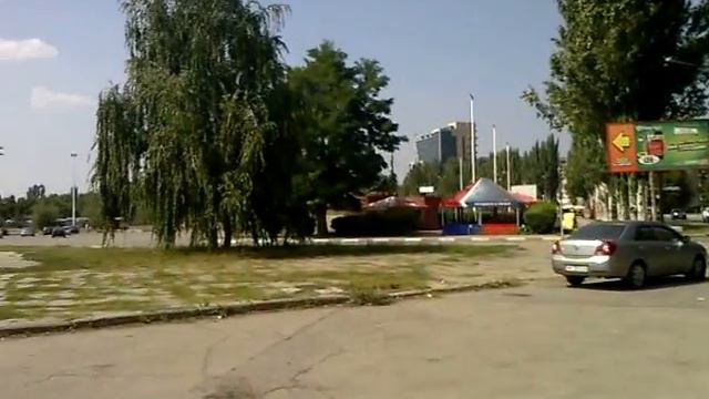 Ванна на фоне реконструируемого ДС ЮНОСТЬ в Запорожье 08082013 смотреть онлайн